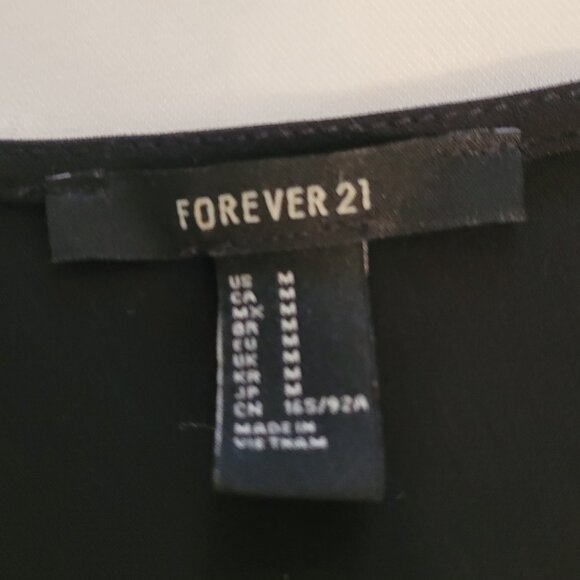 Forever 21 Black Deep V Bell Long Sleeve Top EUC - Picture 4 of 6